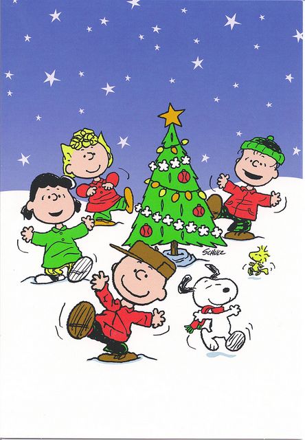 .!!.             Snoopy ♥  The Peanuts and Charlie Brown love dancing around the Christmas Tree! Snoopy Christmas Tree, Peanuts Gang Christmas, Brown Christmas Tree, A Charlie Brown Christmas, Charlie Brown Christmas Tree, Funny Christmas Tree, Christmas Tree Svg, Peanuts Cartoon, Brown Christmas