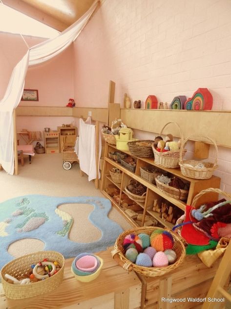 Waldorf parent and child group or little Kindergarten Waldorf Playroom, Waldorf Preschool, Waldorf Kindergarten, Montessori Playroom, Waldorf Homeschool, Montessori Room, Waldorf Toys, Salou, Waldorf Inspired