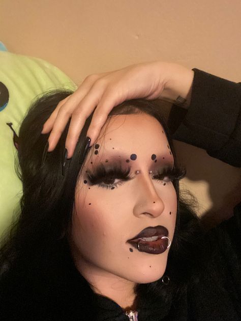 Techno Snob Outfit, No Eyebrow Makeup Look, Hollow Eyes Makeup, No Eyebrows Aesthetic, Weird Makeup Looks, Unconventional Makeup, Bold Eyeshadow, Mekap Mata, 20 Makeup