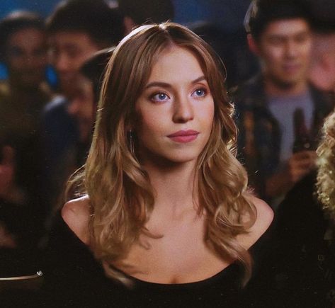 Sydney Sweeney Gif, Scarlett Aesthetic, Revenge Of The Fallen, Sydney Sweeney, Hbo Series, Girl Crushes, Cultura Pop, Face Claims, American Actress