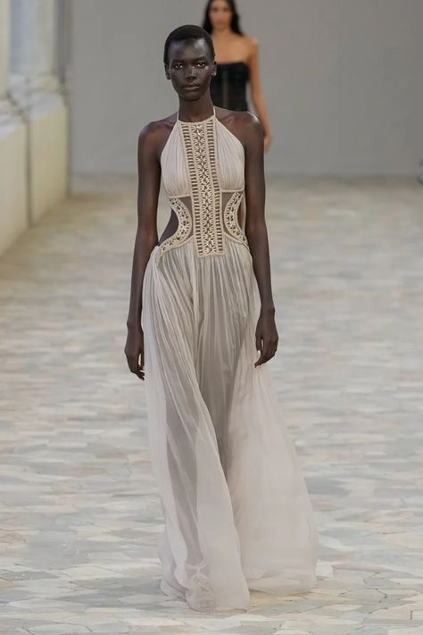 Alberta Ferretti Spring 2025 Ready-to-Wear Collection | Vogue 2025 Fashion, Milano Fashion Week, Alberta Ferretti, Party Looks, Simple Image, Milan Fashion Week, Dress Accessories, Runway Fashion, Editorial Fashion