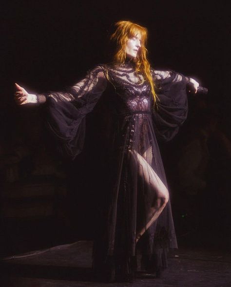 Florence Welsh, Florence Welch Style, Dance Fever, Florence And The Machine, Italian Army, Florence Welch, Florence The Machines, Season Of The Witch, Witch Aesthetic