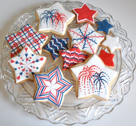 4th of July | Kelley Hart | Flickr Fireworks Cookies, Patriotic Sugar Cookies, Patriotic Cookies, Sugar Cookie Royal Icing, Vanilla Sugar Cookie, 4th Of July Desserts, Moon Festival, Summer Cookies, Sugar Cookie Designs