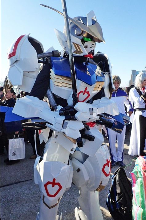 Amazing cosplay!  Gundam Barbatos Mecha Cosplay, Robot Clothes, Gundam Cosplay, Wing Gundam, Best Cosplay Ever, Gundam Barbatos, Cosplay Idea, Cosplay Art, Cosplay Helmet