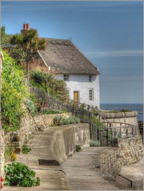 Thatched Cottage, Runswick Bay, North Yorkshire | Robin Denton | Flickr Case In Stile Country, Era Victoria, Armchair Travel, Cottage By The Sea, Seaside Cottage, Thatched Cottage, Beautiful Cottages, Architecture Inspiration, Dream Cottage