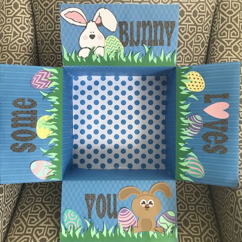 Easter Box Ideas Care Packages, Easter Box Ideas, Easter Care Package, Easter Tables, Care Package Ideas, Boxes Ideas, Care Pack, Package Ideas, College Care Package