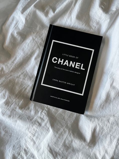 Chanel Coffee Table Book, Chanel Cardigan, Chanel Book, Patchouli Perfume, Chanel Aesthetic, Jersey Fashion, Chanel Lover, Mode Chanel, Chanel Collection