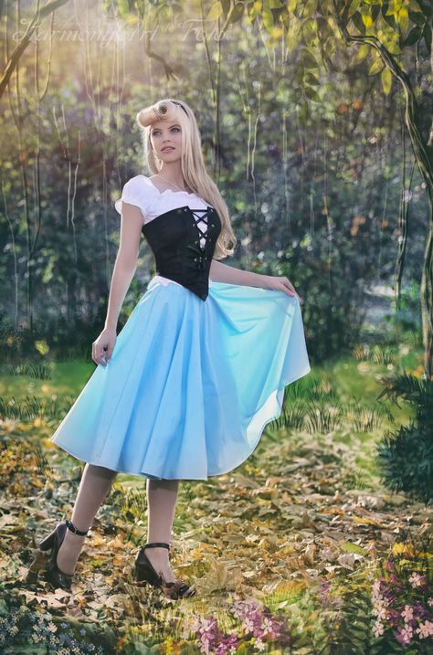 Dapper Disneybound, Closet Costumes, Aurora Cosplay, All Black Halloween Costume, Black Dress Halloween Costume, Costumes For Teenage Girl, Sleeping Beauty Costume, Disneybound Outfits