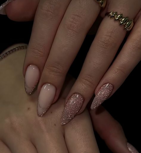 Almond Glitter Nails, Mandel Nails, Elegant Touch Nails, Bridal Nails Designs, Nails Sparkle, Golden Nails, Sassy Nails, Sparkly Nails, Xmas Nails