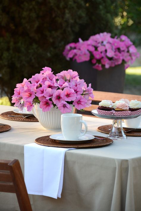 Get your backyard party started right with a centerpiece of fresh Easy Wave Petunias. NEW Pink Passion is the perfect choice! www.wave-rave.com/freepetunias Petunia Centerpiece, Storm Sunset, Wave Petunias, Centerpiece Inspiration, Wedding Flowers Greenery, Easy Waves, Flower Cottage, Pink Passion, Backyard Party