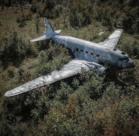 Crashed Plane, Airplane Graveyard, Abandoned Photography, Apocalypse Aesthetic, Abandoned Things, Urban Explorer, Abandoned Ships, Abandoned Cars, Urban Exploration