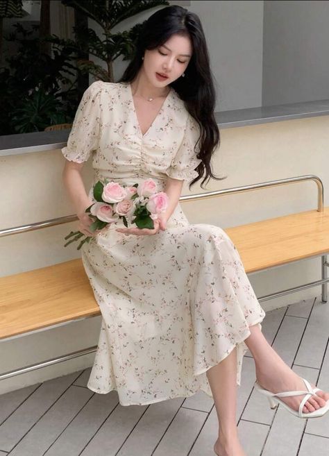 Instagram Dress, Ditsy Floral Print, Dress Aesthetic, Boho Patterns, Ruffle Hem Dress, Women Midi, Ditsy Floral, Hem Dress, Floral Midi Dress