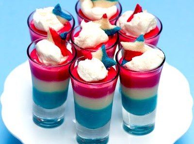 Patriotic Sugar Cookie Pudding Shot Sugar Cookie Pudding Shots, Vodka Milkshake, Cookie Pudding, Jello Pudding Shots, Cake Vodka, 4th Of July Cocktails, Jelly Shots, Alcohol Beverages, Dessert Shots