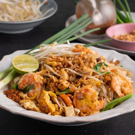 Prawn Pad Thai, Traditional Bolognese, Gluten Free Chinese, Marion Grasby, Marion's Kitchen, Pad Thai Recipe, Chicken Chow Mein, Noodle Dishes, Asian Dishes