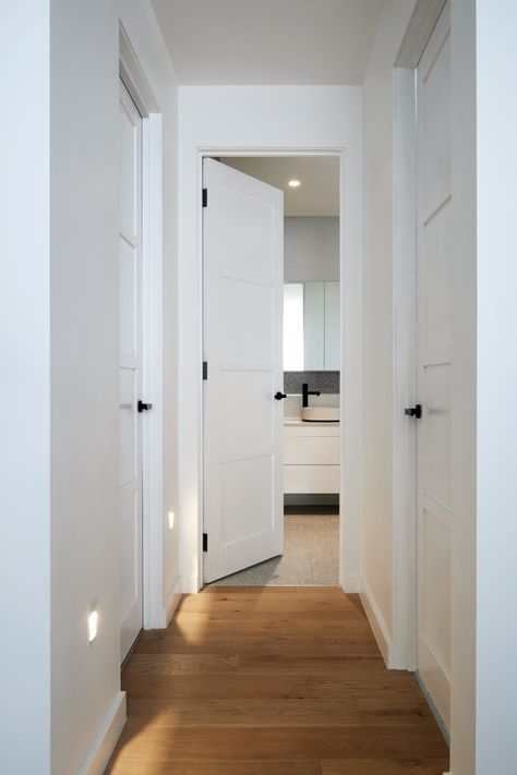 White Interior Doors Black Hardware, White Doors Black Handles, White Internal Doors With Black Handles, White Doors With Black Handles, White Door With Black Handle, White Door Black Handle, White Doors Interior, Wooden Doors Interior Modern, Hallway With Doors