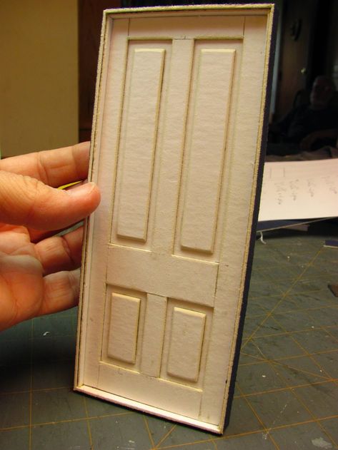 Cardboard Door, Miniature Doors, Dollhouse Interior, Dollhouse Door, Cardboard Dollhouse, Dollhouse Tutorials, Dollhouse Miniature Tutorials, Diy Doll Miniatures, Doll House Plans