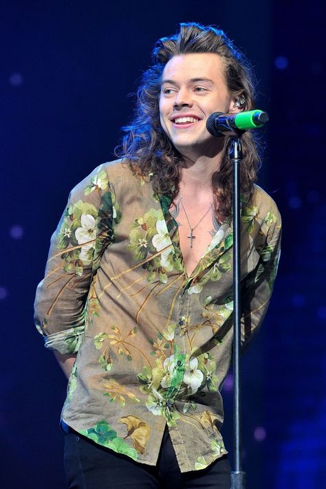 Harry Styles Smirk, Prince Hair, British Boys, Harry Styles Pictures, H Style, Harry Edward Styles, Edward Styles, Floral Shirt, Cosmopolitan