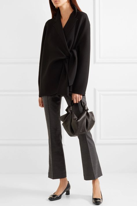 Roger Vivier Shoes Outfit, Roger Vivier Shoes, Catherine Deneuve, Roger Vivier, Brigitte Bardot, Helmut Lang, Black Pumps, Leather Pumps, Victoria Beckham