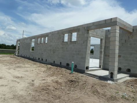 Cinder Block House, Concrete Block House, Flat Roof House Designs, Decorating Books, Modern Japanese Architecture, Block House, Flat Roof House, Concrete Houses, Concrete Block