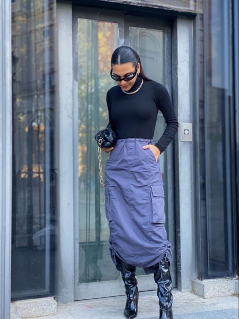 Cargo skirt outfit Leather Cargo Skirt Outfit, Parachute Skirt Outfit Aesthetic, Parachute Maxi Skirt Outfit, Parachute Cargo Skirt Outfit, Cargo Skirt Street Style, Cargo Skirts Women, Parachute Cargo Skirt, Cargo Skirt Fall Outfit, Long Cargo Skirt Outfit Winter