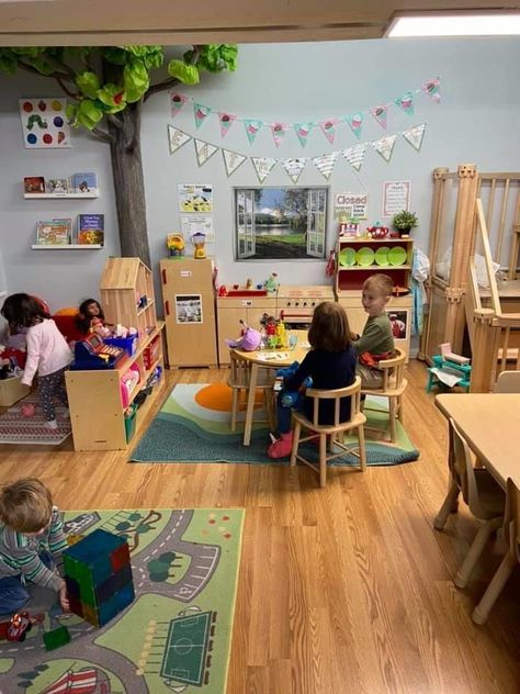 Home Daycare Center Layout, Home Living Area Preschool, Childcare Rooms Layout, Beautiful Preschool Environments, Day Nursery Ideas Preschool, Ikea Preschool Classroom Ideas, Small Classroom Layout, Daycare Rooms Setup Learning Centers, Preschool Design Interior