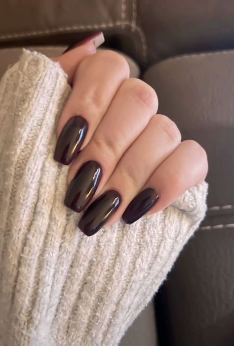 🍂 25 Fall Chrome Nail Colors for a Chic and Shiny Autumn Look! Add a touch of elegance with chrome nails in shades of plum, mocha, and bronze. These colors are perfect for any fall event! #FallNails #ChromeNails #PlumNails #MochaNails #BronzeNails #AutumnNails #NailArt #FallFashion #NailInspo #AutumnManicure Moca Nail Color, Fall/winter Nail Colors, Chrome Nail Colors, Plum Nails, Bronze Nails, Chrome Nail, Nail Colors Winter, Autumn Look, Nails 2024