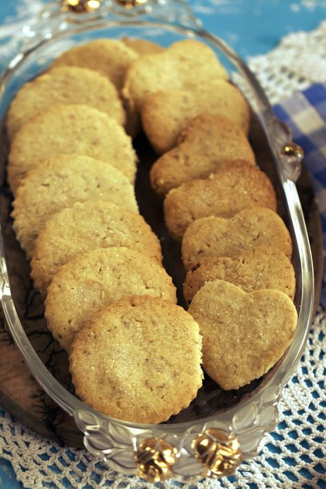 Walnut Shortbread Cookies, Walnut Shortbread, Walnut Cookie Recipes, Buttery Shortbread Cookies, Walnut Cookies, Shortbread Cookie, Butter Cookie, Almond Cookies, Shortbread Cookies