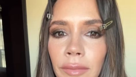 Victoria Beckham explains how she gets her full smokey eye Sunkissed Makeup, Smudged Eyeliner, Eyeliner Looks, Eva Longoria, Gel Eyeliner, Spice Girls, Smokey Eye, 50th Birthday, Beauty Brand