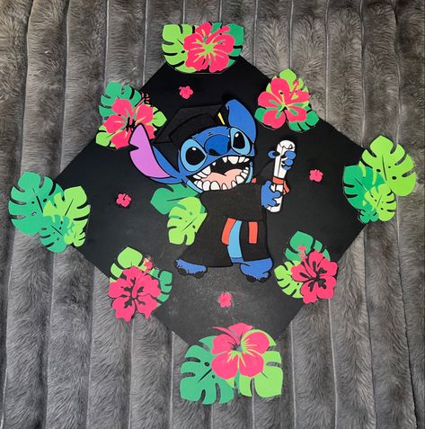 Graduation Cap Cartoon Designs, Stitch Grad Cap, Stitch Graduation Cap, Stitch Graduation, Angel Lilo And Stitch, Funny Graduation Caps, Graduation Wallpaper, Graduation Hats, College Grad Cap Ideas