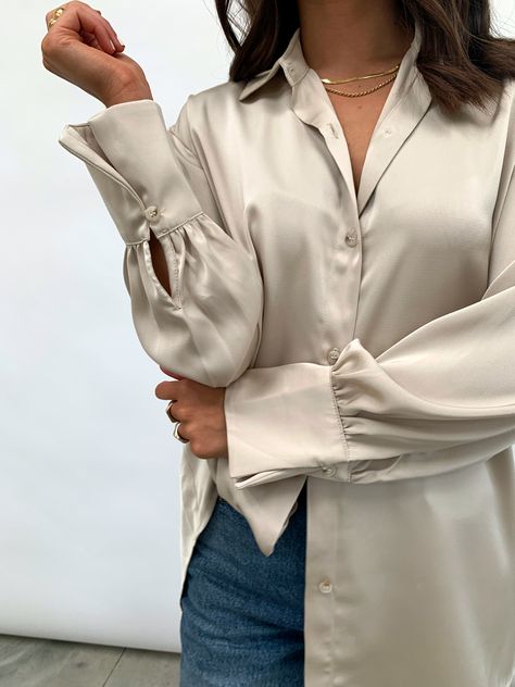 Satin Shirt Outfit, Silk Blouse Outfit, Silk Shirt Outfit, Silk Dress Design, Raw Silk Dress, Fluted Sleeves, Pretty Lavish, Outfit Elegantes, High Fashion Trends