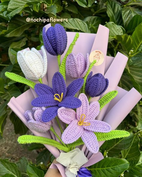 🌷💜 Tulipanes morado 💜🌷 ❗️Pedidos a crochet: Reserva con 3 semanas de anticipación. ❗️Envíos fuera de Usulután con cargo extra ❗️Entregas en Usulután #tulipanes🌷 #tulips #tulip #tulips🌷 #tulipanes #tulipanescrochet #crochettulip #crochettulips #tulipsbouquet #beautiful #flores #ramos #bouquet #bouquets #crochet #croche #crocheting #crochetaddict #crochelovers #crochetflores #flowers #flowerstagram #purple #morado #morado💜 #purpleflowers #regalos #hechoamanoconamor #elsalvador #emprendimiento Crochet Bouquets, Crochet Bouquet, Crochet Stitches For Beginners, Crochet Flowers, Crochet Stitches, Crochet Projects, Tulips, Projects To Try, Roses