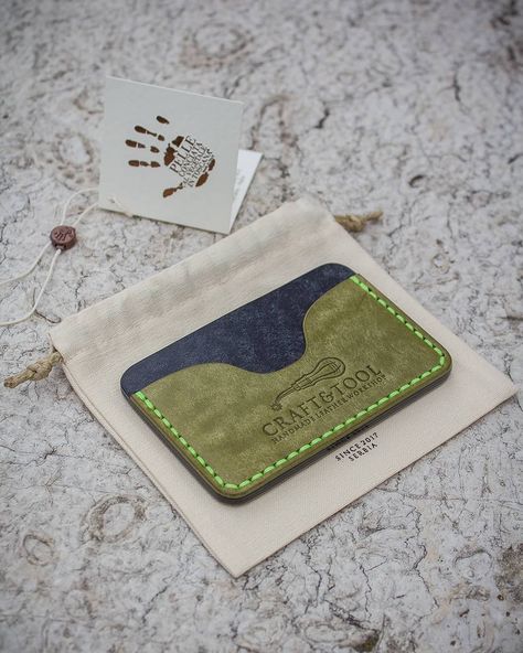 Card Holder Leather Handmade, Leather Craft Ideas, Wallet Diy, Leather Wallet Design, Leather Travel Wallet, Diy Wallet, Leather Diy Crafts, Leather Workshop, Handmade Leather Wallet