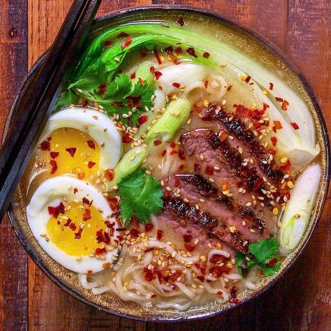 Beef Miso Ramen, Beef Ramen Recipes, Vegan Miso Ramen, Miso Ramen Soup, Beef Ramen Recipe, Vegetarian Kimchi, Making Ramen, Ramen Flavors, Beef Ramen