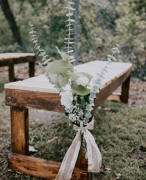 It is amazing what a couple with a vision can create! Wood benches served as trendy aisle pews for the couple's backyard wedding ceremony. To complete the look, they had the florist include arrangements at the end of every row. You can see why I had to capture it!⁠ Wedding Bench Decor, Wedding Bench Seating, Bench Wedding, Outdoor Wedding Seating, Wedding Aisle Decorations Outdoor, Wedding Bench, Wedding Cermony, Wedding Aisle Outdoor, Mini Bouquets