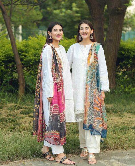 Trendy Abaya Designs, Kurti Design Ideas, Dress Ideas Summer, Trendy Abaya, Plain Kurta, Combination Dresses, Stylish Short Dresses, Pakistani Fancy Dresses, Pakistani Dresses Casual