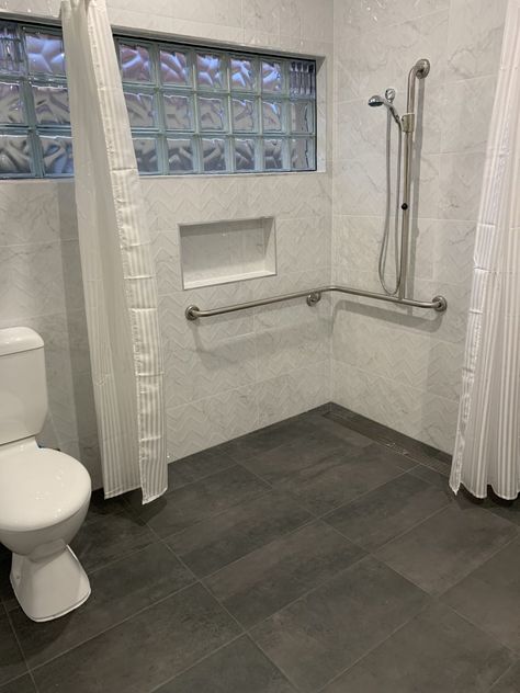 Handicapped Bathroom Ideas, Disabled Bathroom Ideas, Inside Home Decor Ideas, Disabled Wet Room, Wet Bathroom Ideas, Disabled Bath, Universal Design Bathroom, Accessible Bathrooms, Accessible House