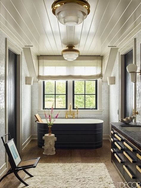 black-and-white-bathroom Stock Tank Bathtub, Trough Bathtub, Interior Design Minimalist, Great Bathrooms, Stock Tank, Rustic Bathroom Decor, Rustic Bathroom, Bath Tub, Beautiful Bathrooms