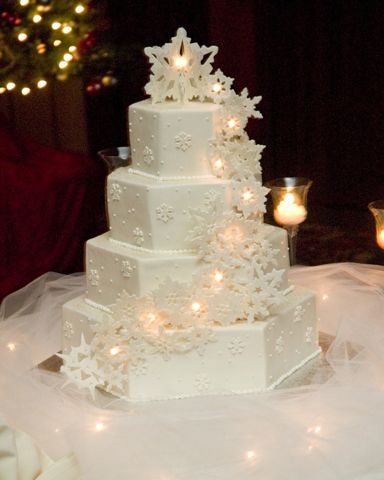 Winter wonderland wedding cake    Kelli's wedding... SNOWFLAKES (even if it is a beach wedding!) LOL Snowflake Wedding Cake, Winter Wonderland Wedding Cakes, Wonderland Wedding Cake, Winter Torte, Christmas Wedding Cakes, Snowflake Cake, Snowflake Wedding, Winter Wedding Cake, Winter Cake