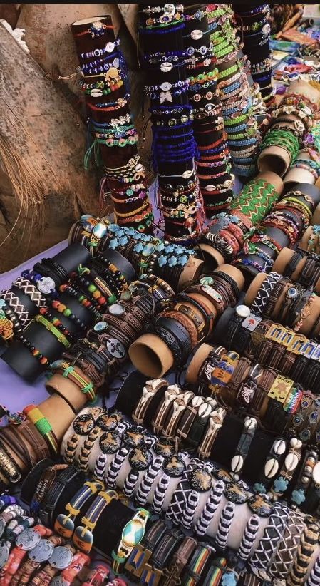 Black Earthy Girl Aesthetic Jewelry, Earthy Bracelets Aesthetic, Body Jewelry Diy, Earthy Girl, Body Jewerly, African Beaded Bracelets, Streetwear Jewelry, Dope Jewelry Accessories, Earthy Aesthetic