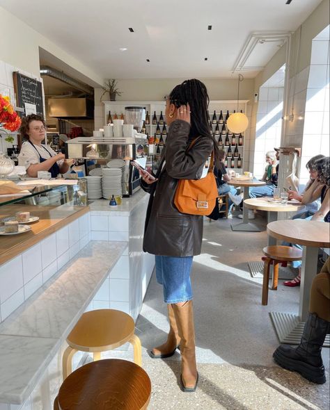 Tan Leather Jacket Outfit, Patent Leather Jacket, Brown Leather Jacket Outfit, Tan Leather Jacket, Leather Jacket Outfit, Tan Leather Jackets, Photos Inspo, Japan Trip, Leather Jacket Outfits