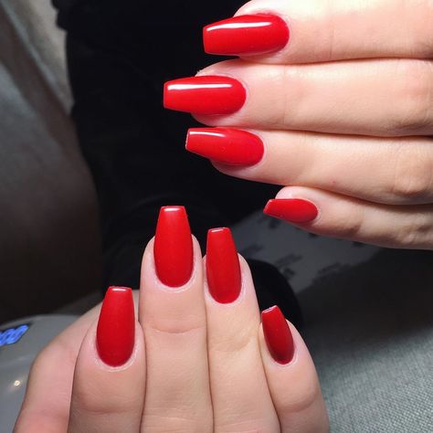 Red Nails Coffin Medium, Scarlet Red Nails, Monaco Nails, Red Natural Nails, Red Nails Coffin, Coffin Red Nails, Res Nails, Elegant Manicure, Red Manicure