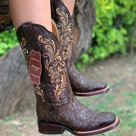 Boots For Quince, Boots Vaqueras, Mexican Boots For Women, Surprise Dance Outfits, Mexican Boots, Vaquera Outfits, Charro Quince, Cute Cowgirl Boots, Botas Western