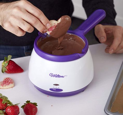 Make Chocolate Covered Strawberries, Melting Pot Recipes, Strawberries Chocolate Covered, Melted Candy, Candy And Chocolate, Chocolate Melting, Wilton Candy Melts, Strawberries Chocolate, Fondue Recipes