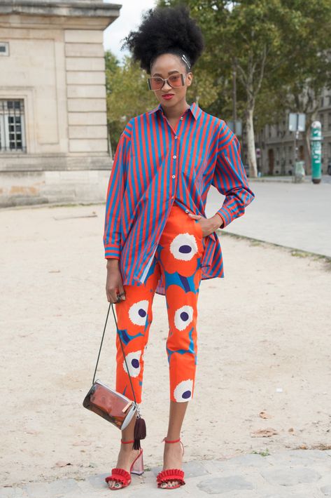 Mixed Prints Outfit, Mixing Prints Fashion, Fashion Rules, Mode Vintage, Colourful Outfits, Mixing Prints, Mode Inspiration, Red Shoes, Striped Pants