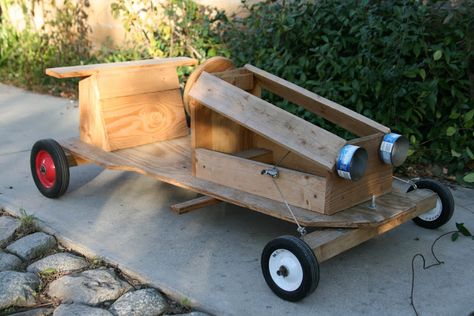 how to make a soap box cart | ... , noticed these soap box derby cars a man was building for his kids Soap Box Racer, Soap Box Derby Cars, Soap Box Cars, Box Cars, Diy Go Kart, Derby Cars, Box Building, Soap Boxes, Summer Projects