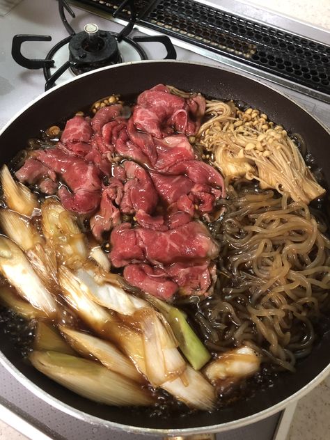 #sukiyaki #beef #japanesefood Sukiyaki Aesthetic, Sukiyaki Beef, Dr Food, Homemade Foods, Japanese Food, Homemade Recipes, Ramen, Noodles, Ethnic Recipes