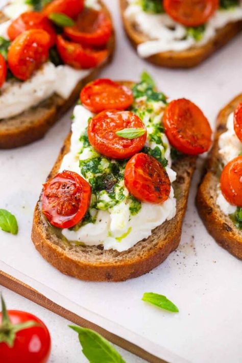 Burrata Bruschetta with Garlic Basil Sauce - Sweet and Savory Meals Italian Tomato Salad, Burrata Bruschetta, Italian Bruschetta, Italian Chopped Salad, Savory Meals, Italian Sauce, Basil Sauce, Ciabatta Bread, Soda Bread