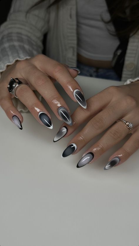 Black And Silver Nails Ideas, Techno Nails, Metallic Nail Designs, Halo Nails, Black Chrome Nails, Metallic Nails Design, Chrome Nails Designs, Gothic Nails, Baby Nails