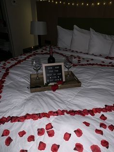 Surprise Bedroom Romantic, Honeymoon Bedroom Decorations Romantic, Decorate Bride And Groom Hotel Room, Wedding Night Hotel Room Decorations, Bedroom Proposal Ideas, Hotel Valentines Day Room, Honeymoon Suite Decorations, Romantic Hotel Room Ideas For Him, Decorated Hotel Room For Boyfriend