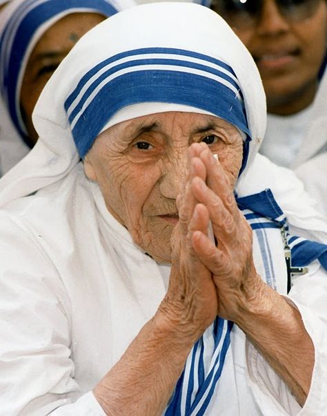 Sister Teresa Mother Teresa Pictures, Missionaries Of Charity, Saint Teresa Of Calcutta, San Juan Pablo Ii, Mother Teresa Quotes, Infj Personality Type, Saint Teresa, Infj Personality, Mother Teresa